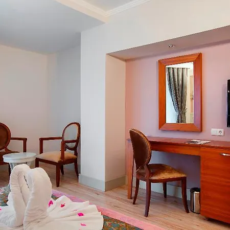Crown Serenity Ultra 5* סייד